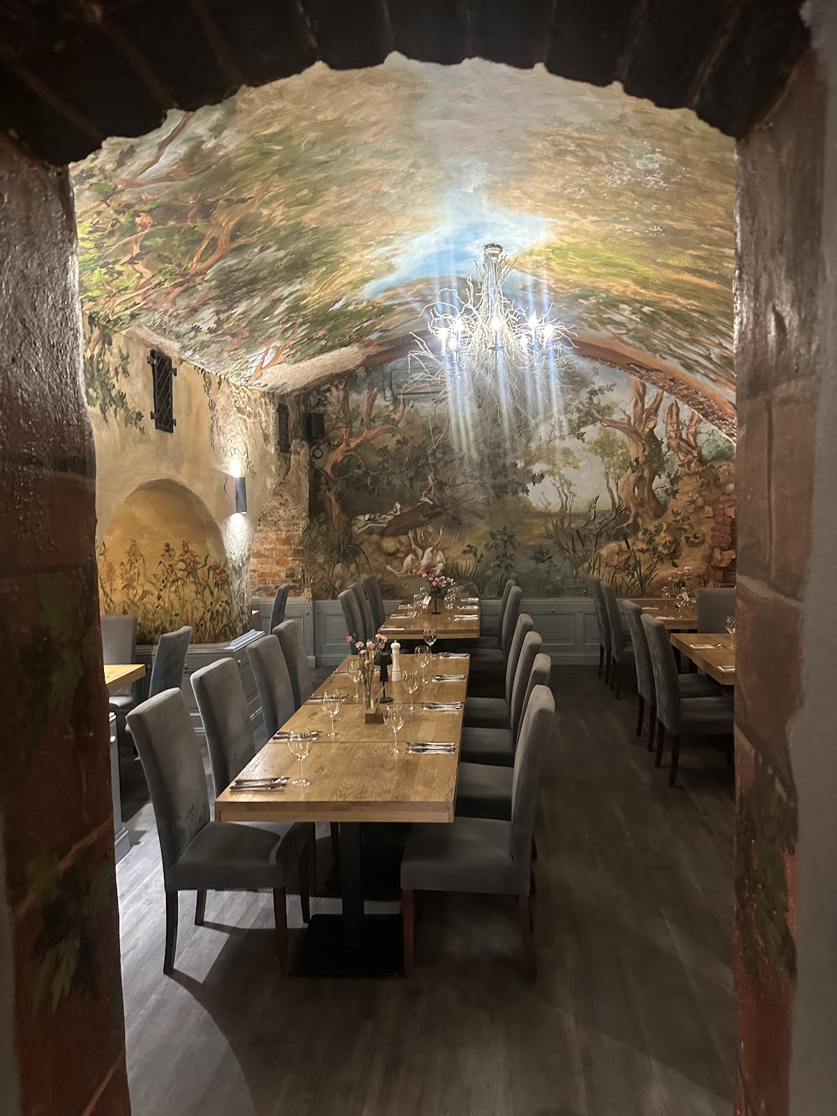 Ratuszova Restauracja & Apartamenty A.D. 1954